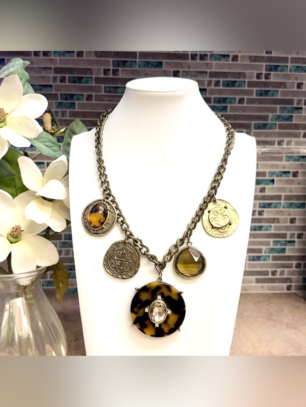 Chico’s medallion pendant statement necklace